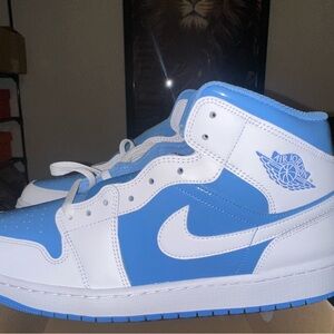 Jordan 1 Mid SE White and Legend Blue